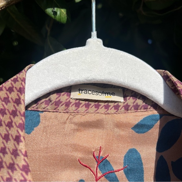 TRACESOFME blue tan peach silk floral houndstooth contrast long sleeve button up - Picture 7 of 8